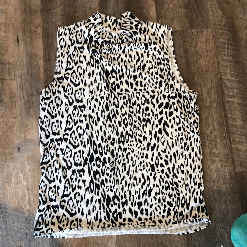 Medium snow cheetah top - Picture 1 of 2